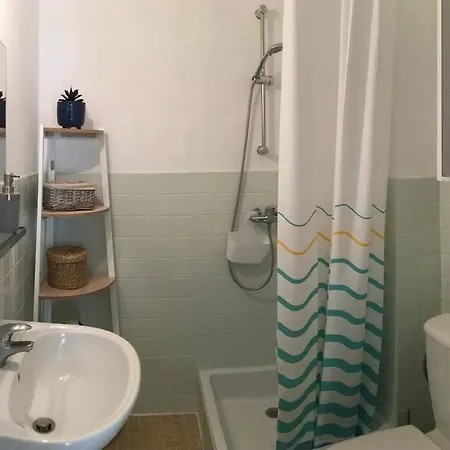 T2 Tres Agreable Et Proche De La *